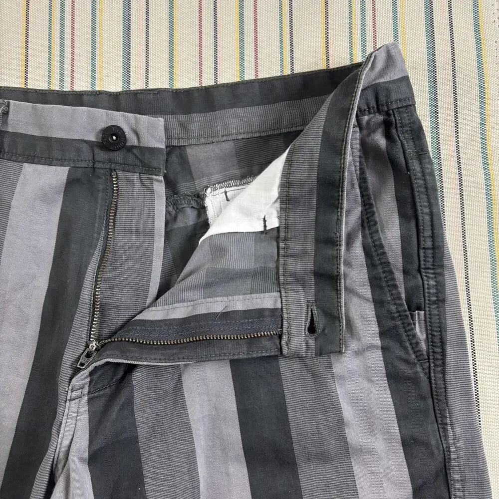 The North Face Shorts Mens 34 Gray Stripe Chino 9.5 Inseam Stretch Canvas Casual